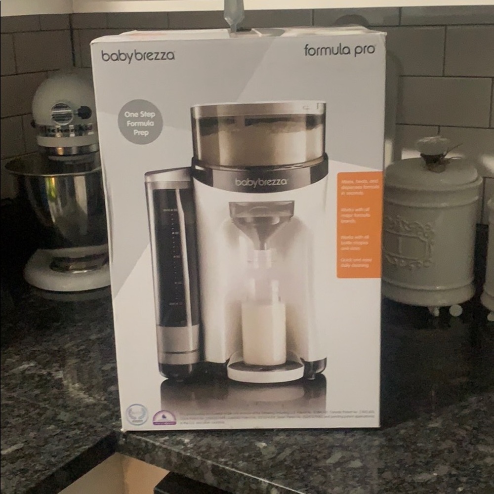 Brand New *Never Used* Baby Brezza Formula Pro